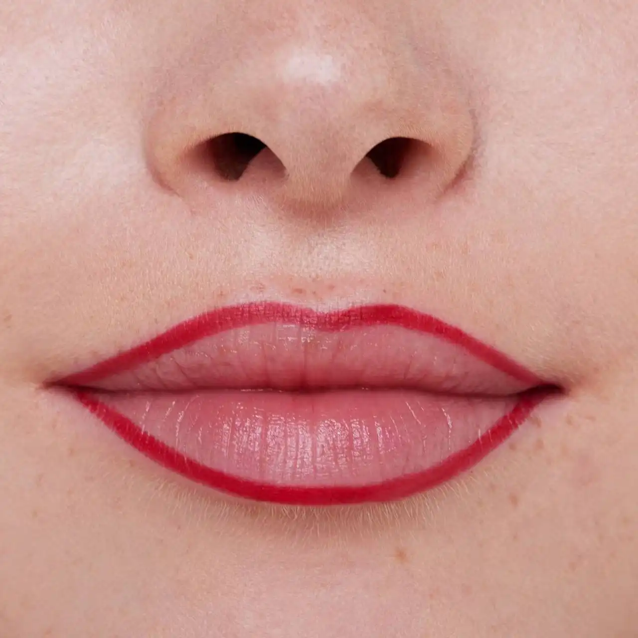 خط لب پیچی اسنس رنگ Classic Red شماره 07